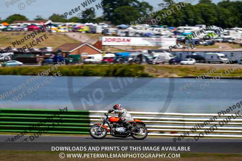 Vintage motorcycle club;eventdigitalimages;mallory park;mallory park trackday photographs;no limits trackdays;peter wileman photography;trackday digital images;trackday photos;vmcc festival 1000 bikes photographs